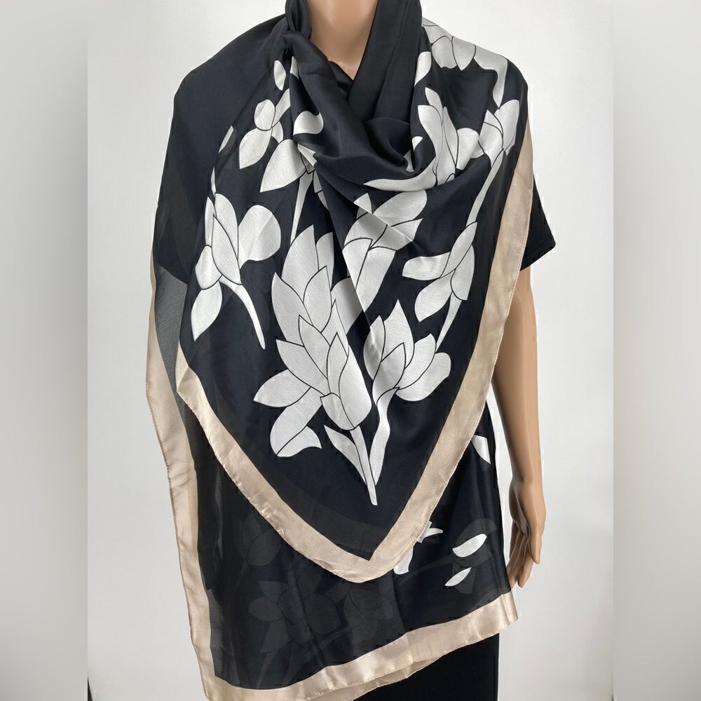 Pretty Persuasions Overside Wrap Scarf Shawl Black/White Floral Print 35”-60”‎